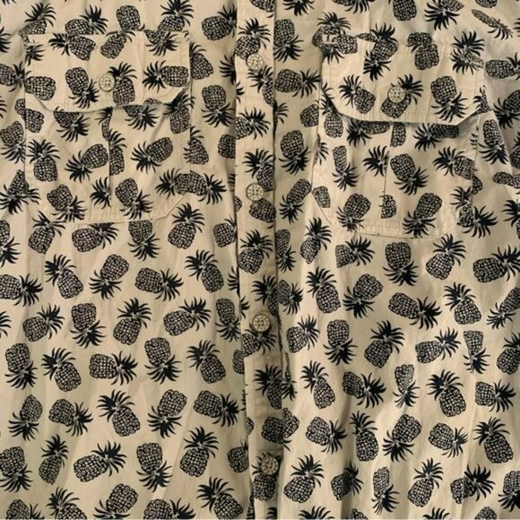 Free Planet men's size small blue and white Pineapple print button up shirt - Picture 7 of 7
